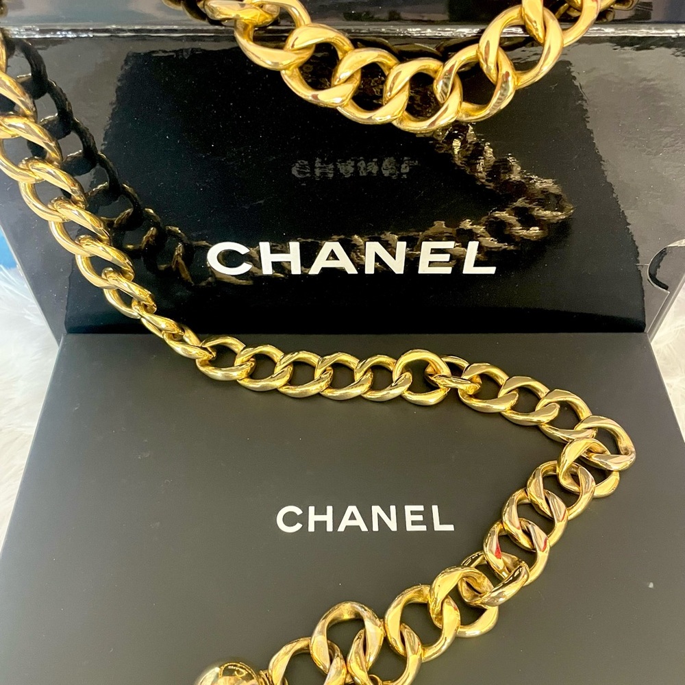 CHANEL VINTAGE EARLY 80’s DOUBLE CHAIN BELT -  W/ BALL MEDALLION
